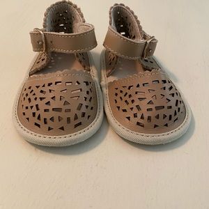 Baby girl leather perforated sandals